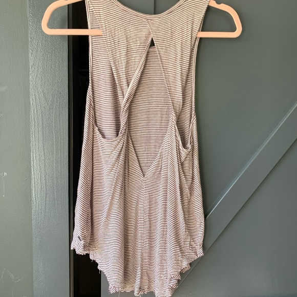 stripes top with semi open back - Picture 2 of 2